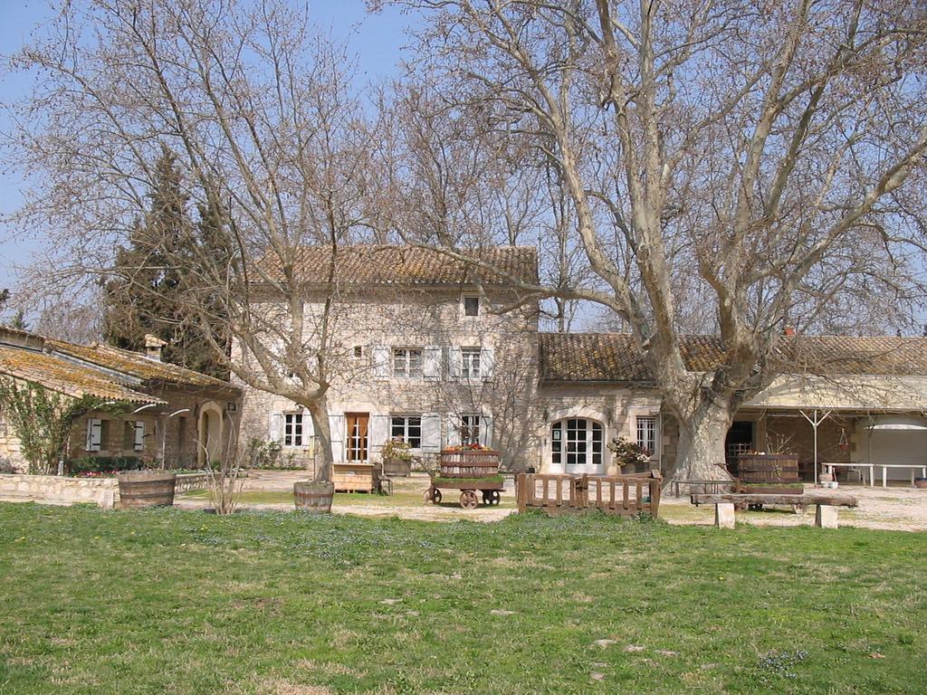Mas Des Vertes Rives Châteauneuf-de-Gadagne Exterior photo