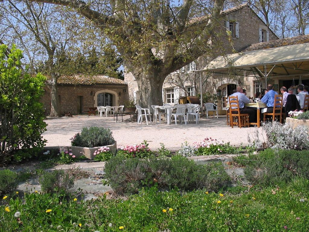 Mas Des Vertes Rives Châteauneuf-de-Gadagne Exterior photo