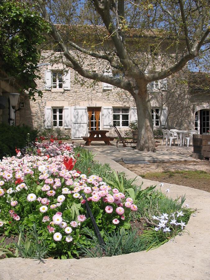 Mas Des Vertes Rives Châteauneuf-de-Gadagne Exterior photo