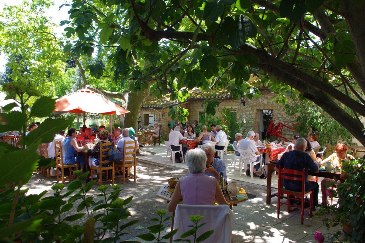 Mas Des Vertes Rives Châteauneuf-de-Gadagne Exterior photo